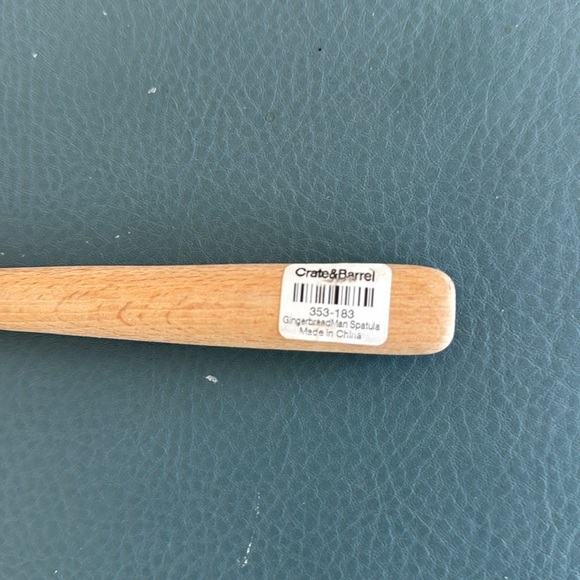 Skating Gingerbread Cookie Spatula - Picture 2 of 3